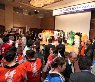 レセプションパーティーの様子写真 レセプションパーティーの様子写真