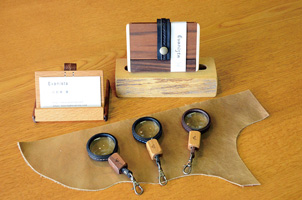 創作工房 Evanistaのオリジナル名刺入れと携帯ルーペの写真 創作工房 Evanistaのオリジナル名刺入れと携帯ルーペの写真