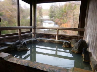 源泉「鳩ノ湯」が湧く露天風呂の画像 源泉「鳩ノ湯」が湧く露天風呂の画像