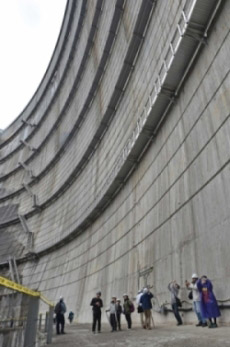 矢木沢ダムの施設見学会の画像 矢木沢ダムの施設見学会の画像