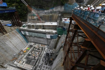 八ツ場発電所の建設現場の写真。地下施設となるため、今だけしか見られない光景を見学した 八ツ場発電所の建設現場の写真。地下施設となるため、今だけしか見られない光景を見学した