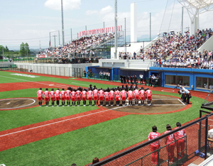 ビックカメラ高崎と太陽誘電の記念試合の写真