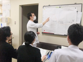 統合失調症・躁うつ病に関する学習会の様子の画像