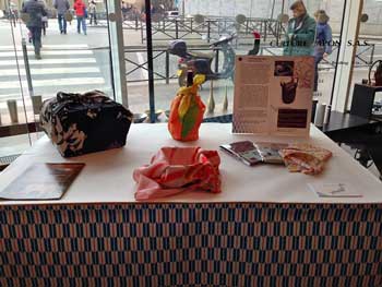 写真：繊維製品展示の様子の写真