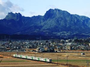 「妙義山を背に」（安中市）の写真