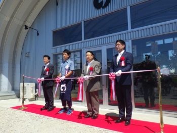 テープカットの様子の写真