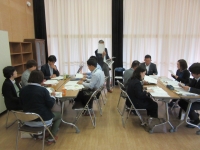 町村事務局班の協議の様子写真