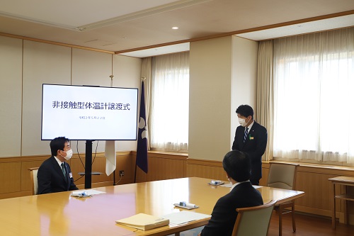 写真：あいさつをする山本知事