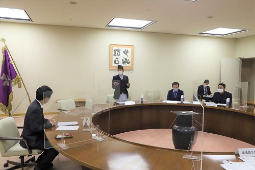 写真：座談会の様子