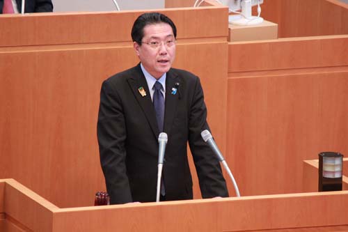 写真：産経土木常任委員会　委員長報告の様子