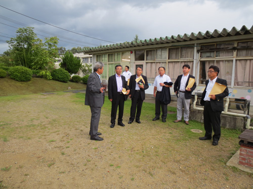 近江学園にて説明を受ける様子写真