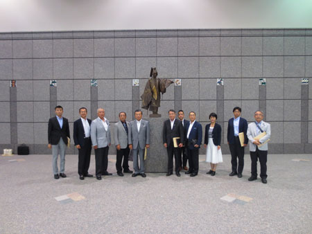 石川県議会にて集合写真