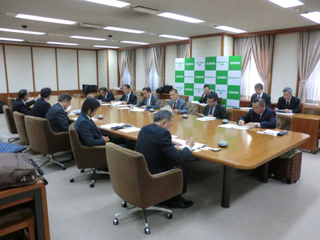 名古屋市会で調査の様子写真