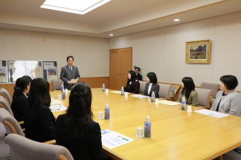 星野議長挨拶の様子写真