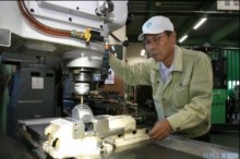 成形プレス工の画像