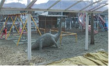 恐竜モニュメントの画像