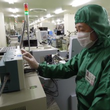 重要な精度が求められる測定器を使用しての調整