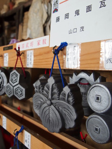 戦国武将の家紋の置物の画像