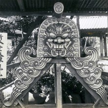 父・喜代蔵さんの大きさ八畳分の鬼瓦　（東京・増上寺本堂）