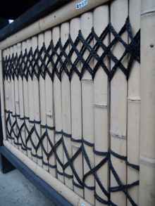 上：熊倉さん考案『菱からげ』　下：従来の『棕櫚縄からげ』の画像