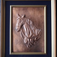 銅板に打ち出した馬の絵