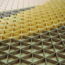 0.1ミリの精度て゛生み出される組子細工