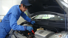 ハイブリッド車や電気自動車などを整備するための講習を受講しますの画像