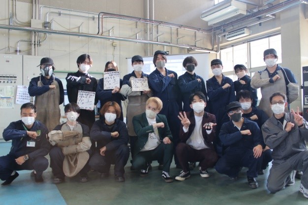 訓練生との集合写真の画像