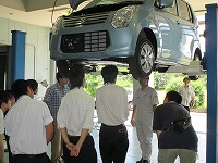 自動車整備の様子