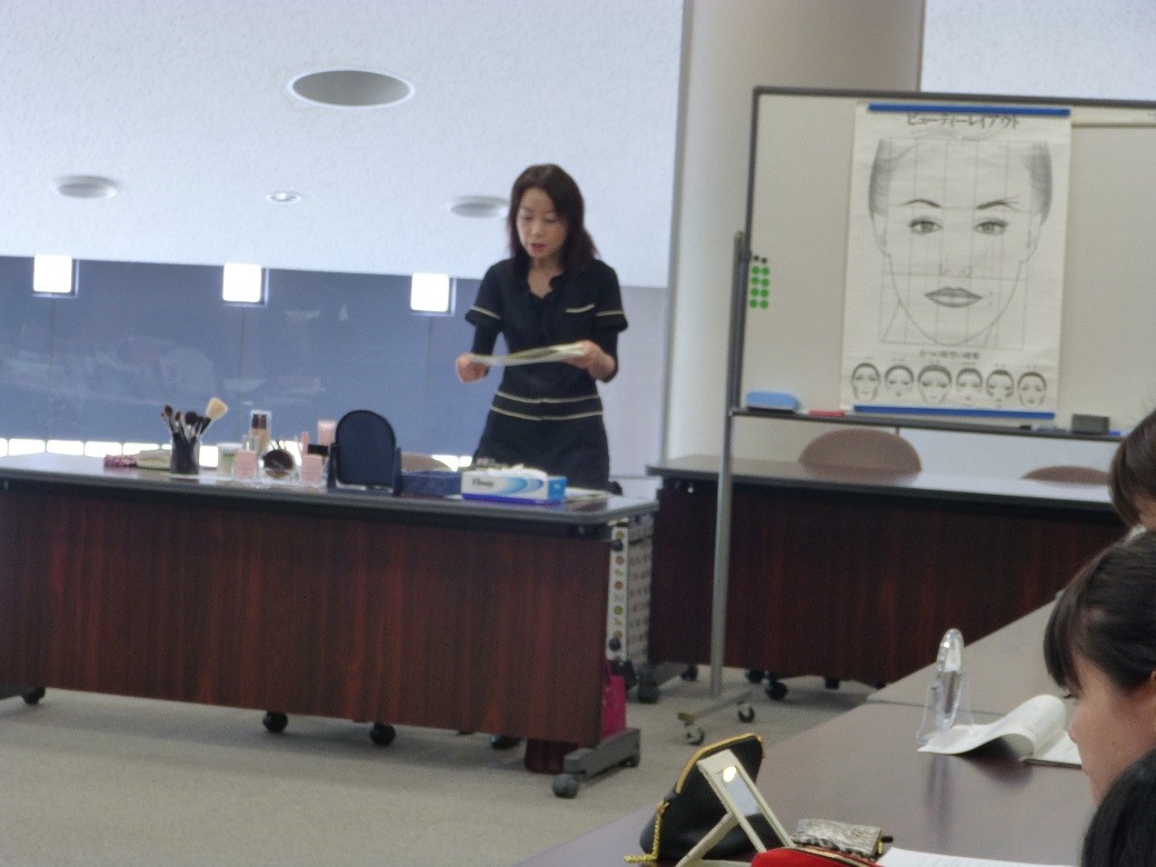 「実践！就職活動のためメイク講座」を初めて開催しましたの画像1