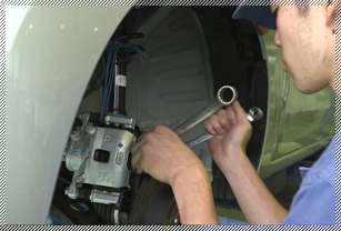 ブレーキ整備実習の画像