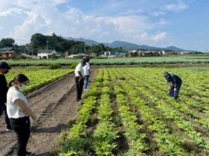 (画像)異品種を探す参加者
