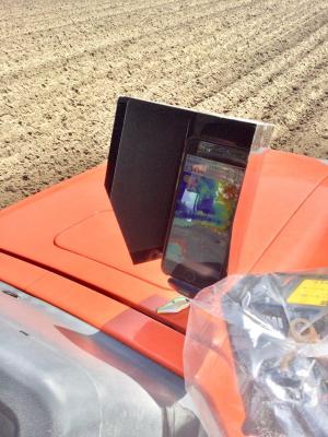 スマートフォンに表示した施肥マップ画像