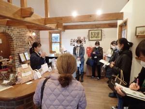 チーズ工房Three Brownでの視察の様子画像