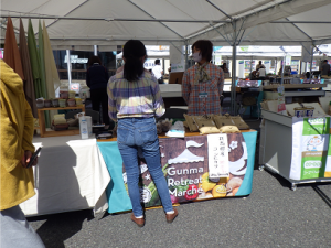 販売の様子の画像