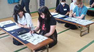 インディアナ州高校生来県書道体験の写真