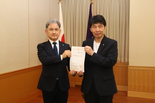 写真：山本知事と健康福祉部長