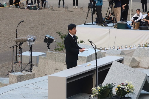 写真：式辞を述べる山本知事