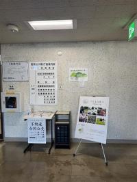 県民室入口（突き当りを右）の写真