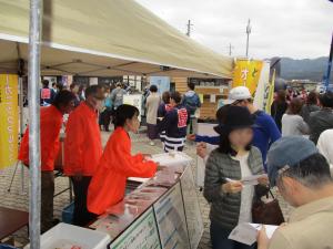 PRブースでの有機こんにゃく試食品提供の画像