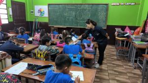 現地小学校での授業の様子の写真