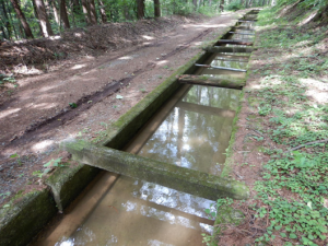 開水路側壁傾倒箇所の画像