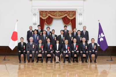 受賞者記念撮影（令和6年11月8日　群馬県庁昭和庁舎　正庁の間にて）写真