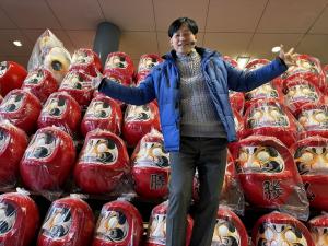 高崎だるまと依田さんの写真