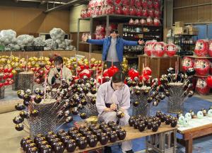 だるま製造の様子の写真