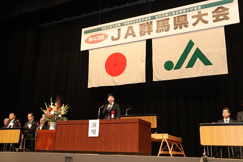 写真：挨拶する山本知事