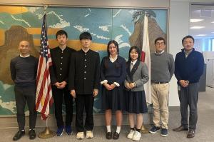 事務所スタッフとの全体写真