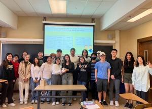 現地大学生との集合写真