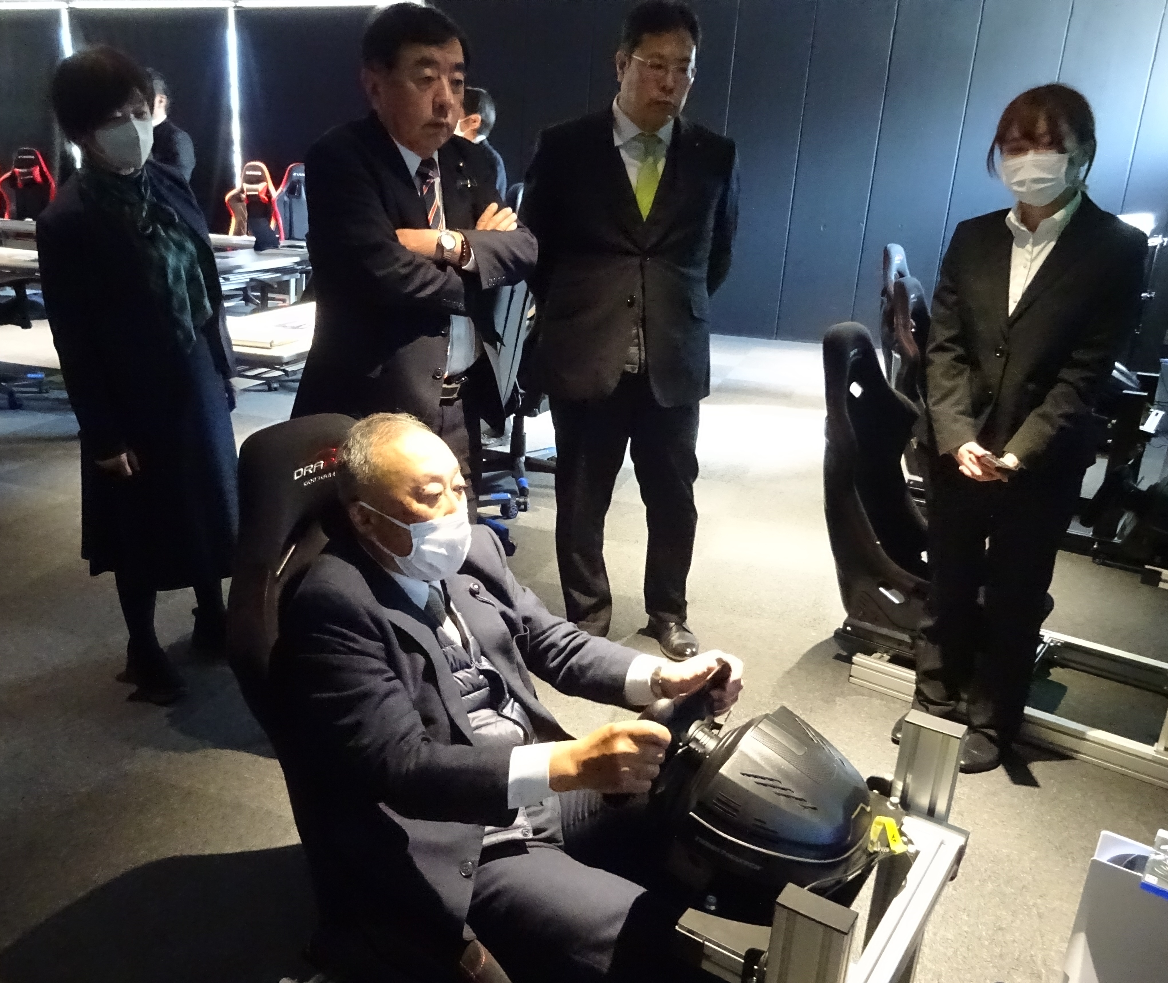 eスポーツを体験する様子の画像