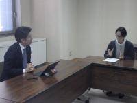 議員インタビューの様子写真2